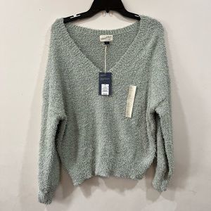 NWT. Universal Thread Womens Pull Over Sweater, Size M, mint green